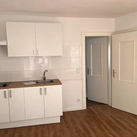 Zentrale Schoene In Der Altstadt Mit Balkon Daire
