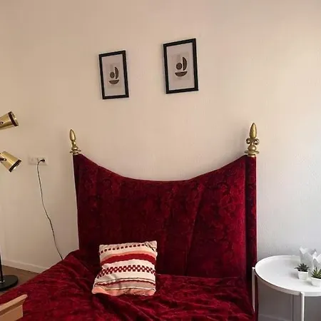 Zentrale Schöne In Der Altstadt Mit Balkon