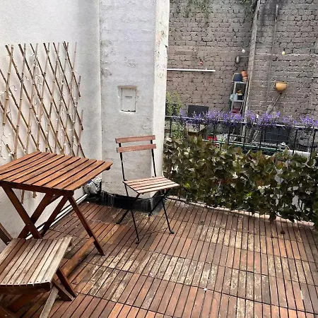 Zentrale Schoene In Der Altstadt Mit Balkon Apartment